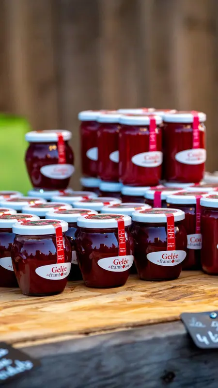 Pots de confiture de framboises de la Framboisière de Rosmel